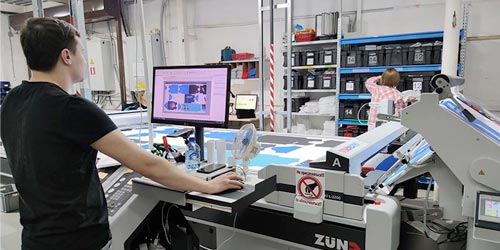 Раскройный комплекс Zünd D3: плоттер, изменивший майки<